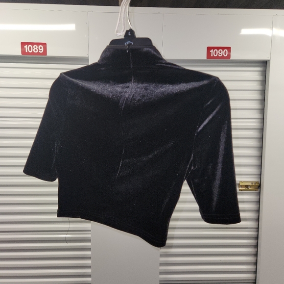 Cropped Velvety Asian Blouse - Picture 3 of 3